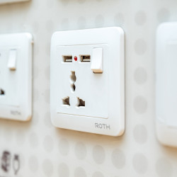 SINGLE SOCKET WITH USB UNIVERSAL ROTH