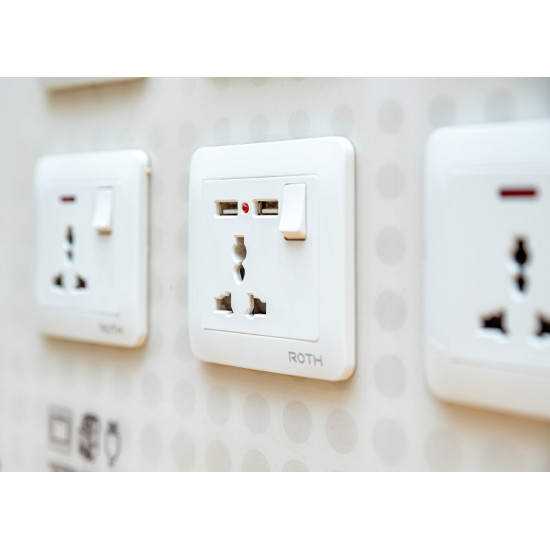 SINGLE SOCKET WITH USB UNIVERSAL ROTH
